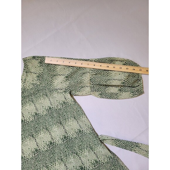 BCBGMaxazria Blouse Womens Medium Tie Waist Puff Sleeve Green Snake Print - Picture 7 of 9